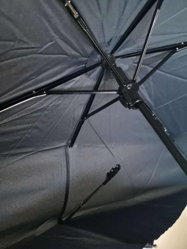 壊れた傘